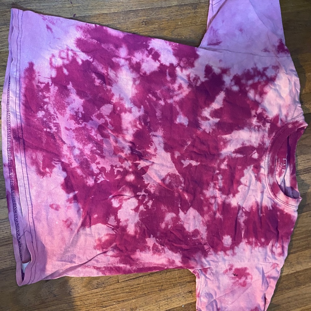 a splotchy tie dye comfy t-shirt!